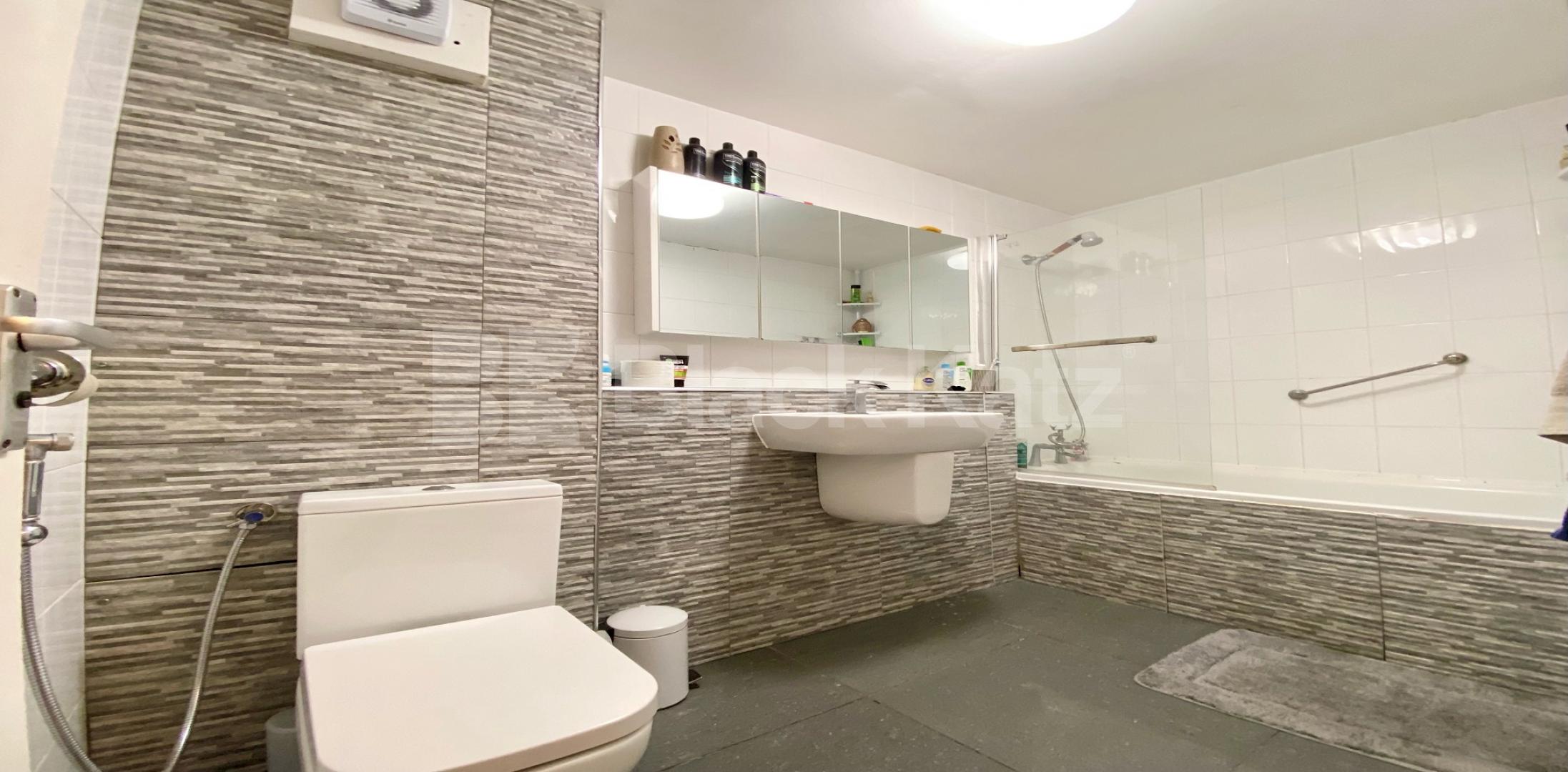 			4 Bedroom, 1 bath, 0 reception Apartment			 Potier Street, Borough / London Bridge